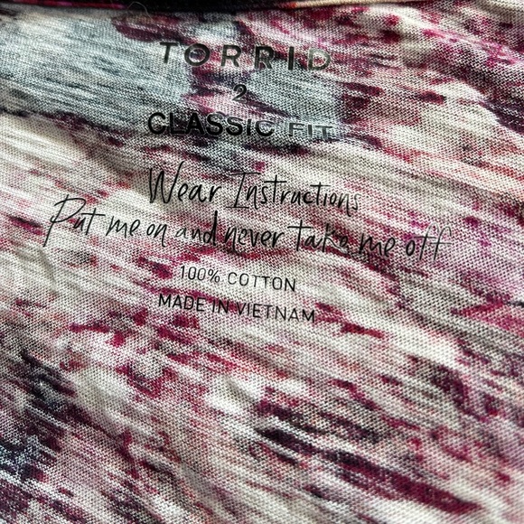 Torrid Floral V-Neck Tee Size 2x - Picture 4 of 6